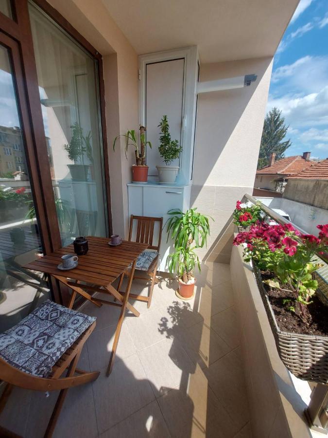 Apartamento Toni'S Hidden Gem Kazanlŭk Exterior foto
