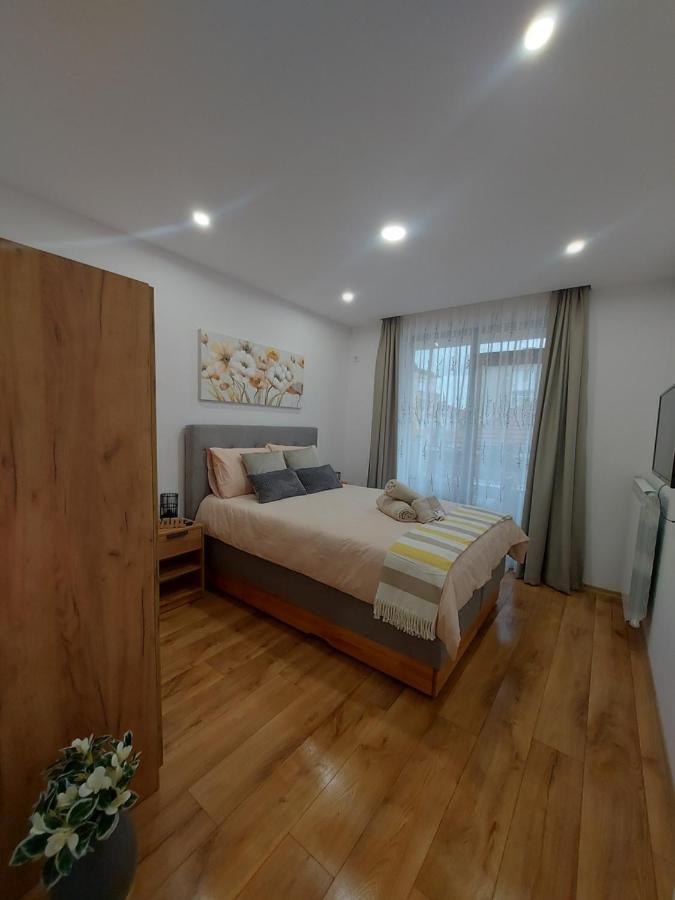 Apartamento Toni'S Hidden Gem Kazanlŭk Exterior foto