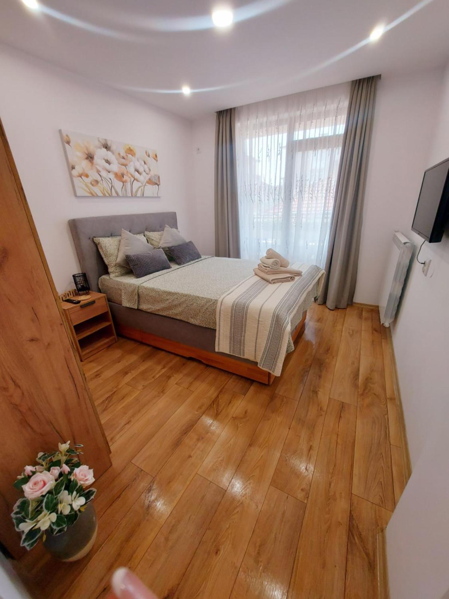 Apartamento Toni'S Hidden Gem Kazanlŭk Exterior foto